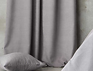 Cortina con ollaos de terciopelo Raka