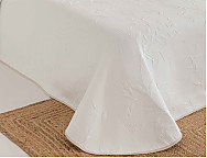 Colcha Jacquard Reversible con fundas de cojín Ariza color Beige/Blanco